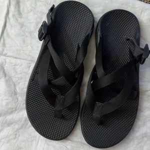 Like new men's chaco sandals